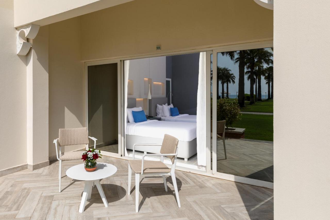 Sealine Beach, A Murwab Resort Musajid Zewnętrze zdjęcie A room at the hotel