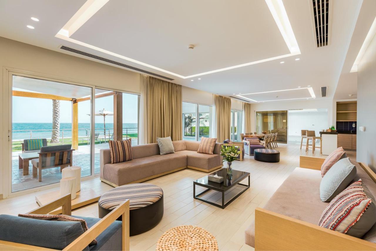 Sealine Beach, A Murwab Resort Musajid Zewnętrze zdjęcie The interior of a villa at the resort