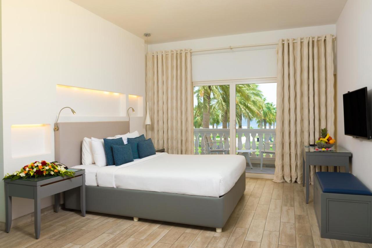 Sealine Beach, A Murwab Resort Musajid Zewnętrze zdjęcie A room at the hotel