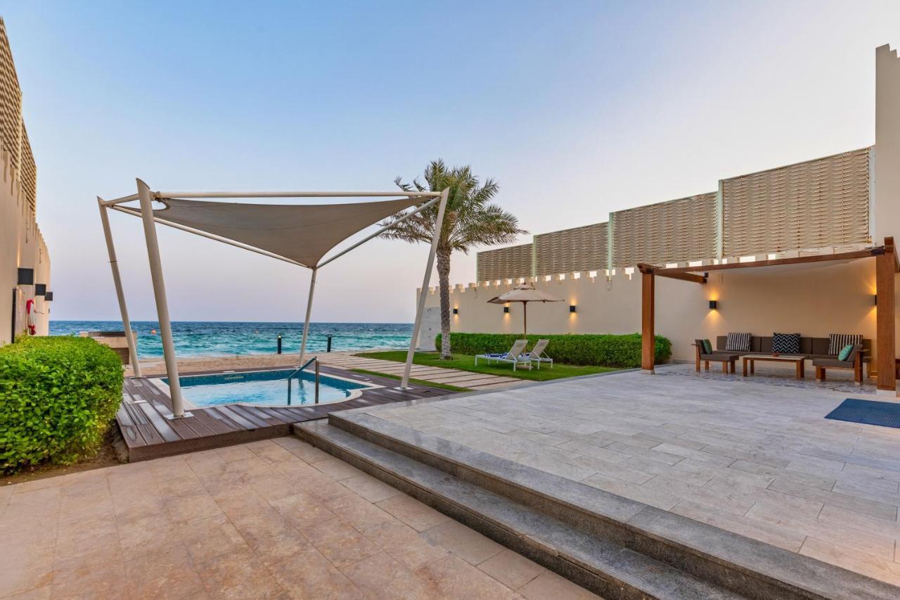 Sealine Beach, A Murwab Resort Musajid Zewnętrze zdjęcie The beach at the Ritz-Carlton, Ras Al Khaimah