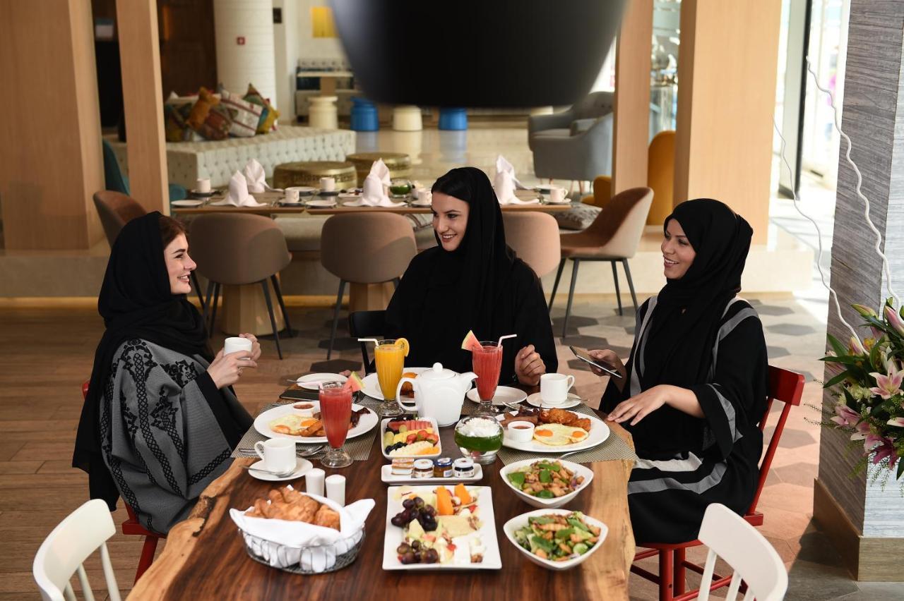 Sealine Beach, A Murwab Resort Musajid Zewnętrze zdjęcie Arab women in Dubai