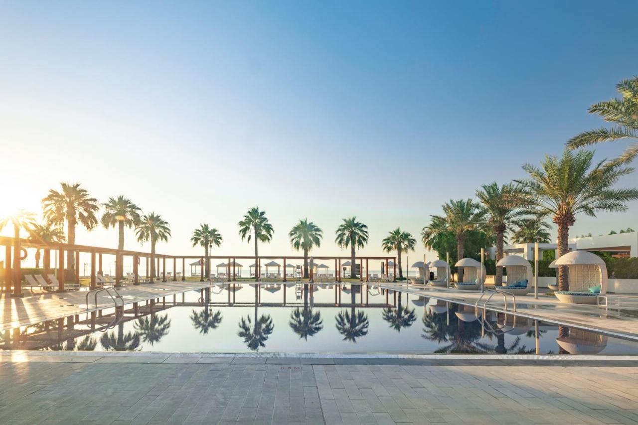 Sealine Beach, A Murwab Resort Musajid Zewnętrze zdjęcie The resort's main pool