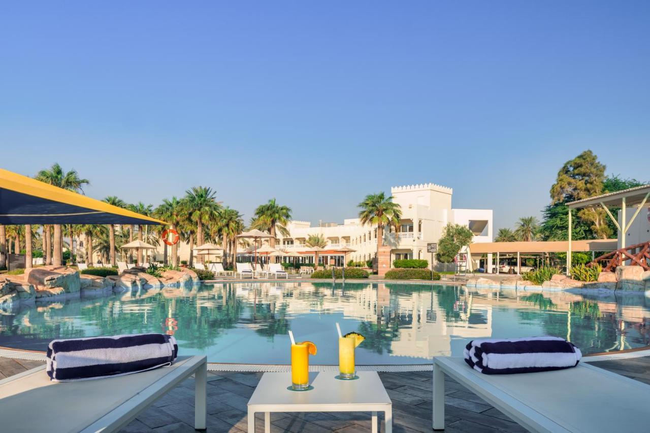 Sealine Beach, A Murwab Resort Musajid Zewnętrze zdjęcie The pool at the resort