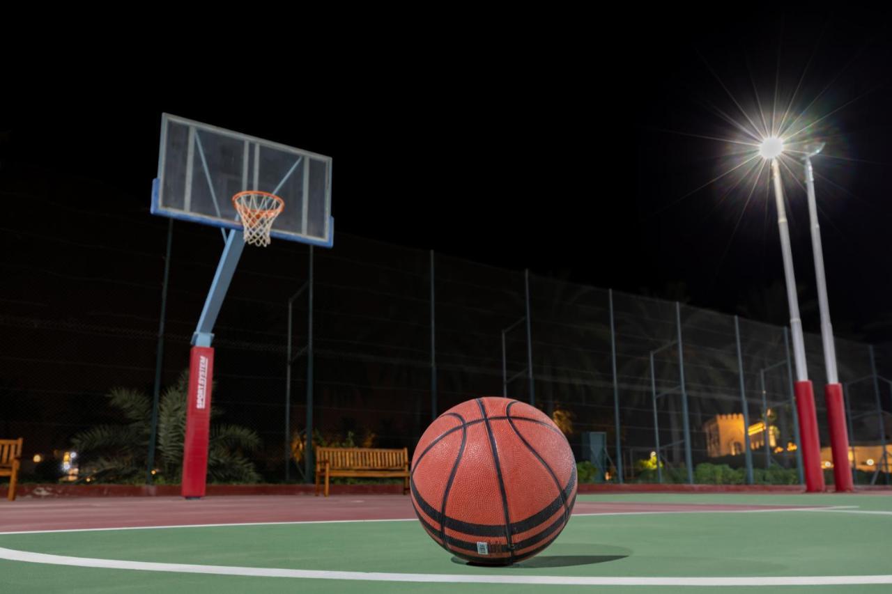 Sealine Beach, A Murwab Resort Musajid Zewnętrze zdjęcie Basketball court at the University of Patras