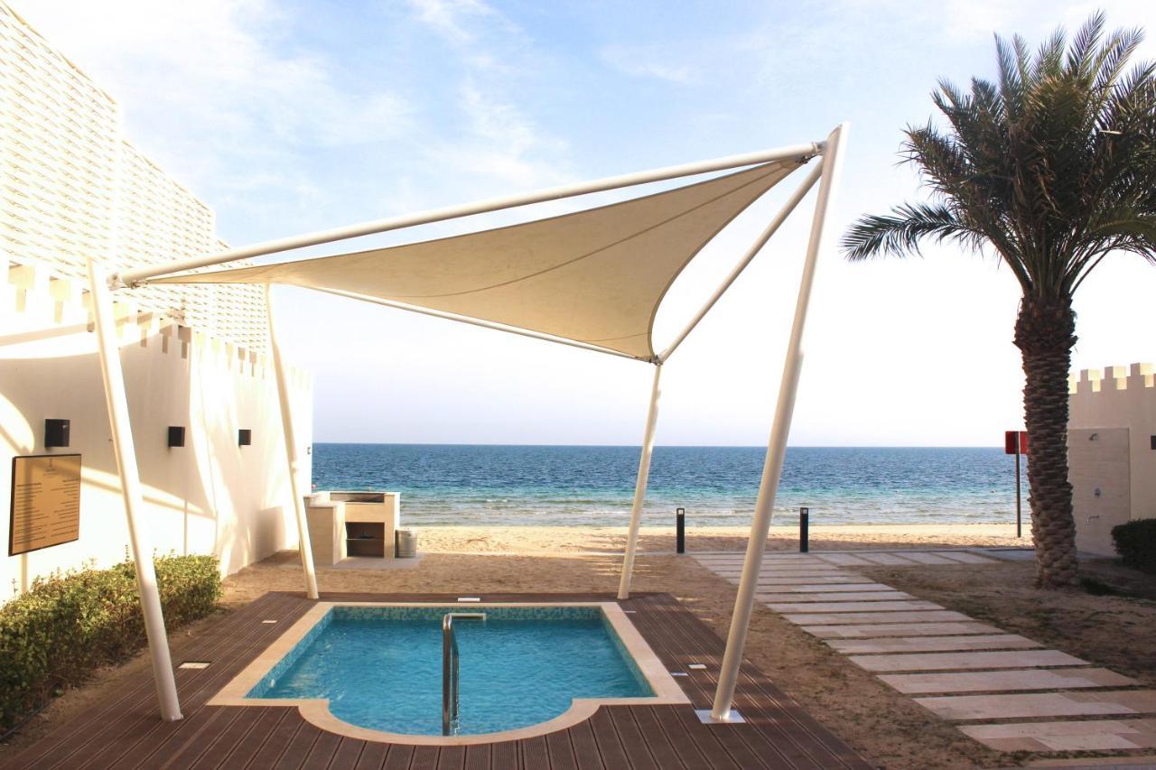 Sealine Beach, A Murwab Resort Musajid Zewnętrze zdjęcie A shade sail over a swimming pool